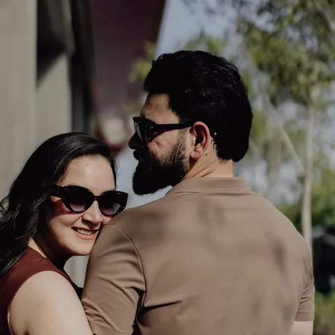 Shubhangi smiling over Dhruv's shoulder